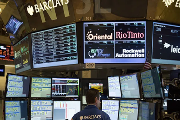 U.S. Stocks Fall as Investors Face Government Shutdown