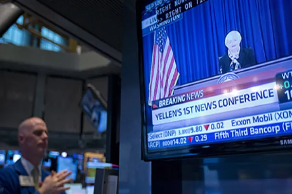 U.S. Stocks Decline Amid Fed Tapering, Rate Forecast