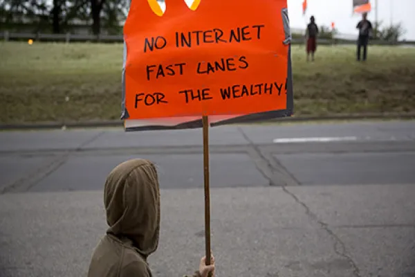 FCC Riles Oliver Stone to Jello Biafra on Web Fast-Lane Vote