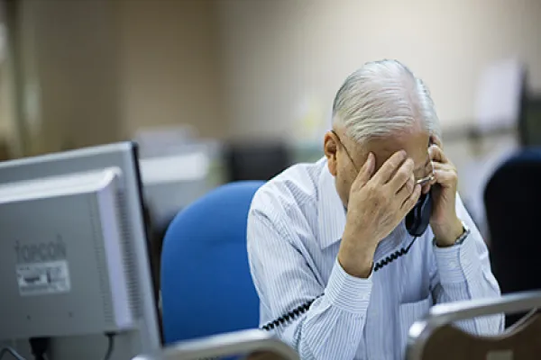 Inside A Securities Brokerage As Hong Kong Stock Plunges Fastest Since 1987 Crash