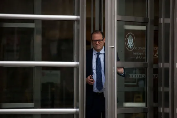 Mark Nordlicht, co-founder of Platinum Partners, exits federal court in 2017. (Michael Nagle/Bloomberg)