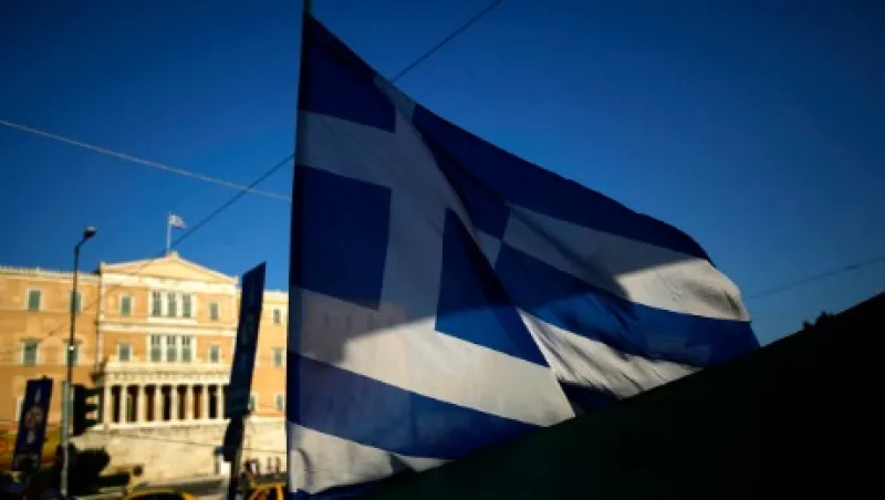 2015-03-da-greece-flag-parliament-large.jpg