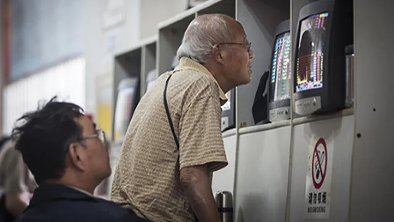Chinese Stocks Head for Weekly Decline Amid Economic Concerns