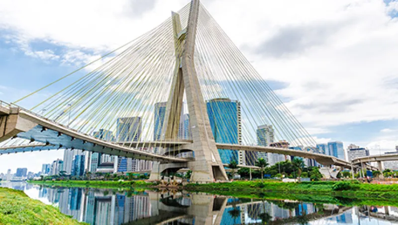 2016-katie-gilbert-latam-best-analyst-days-estaiada-bridge-in-sao-paulo-lg.jpg